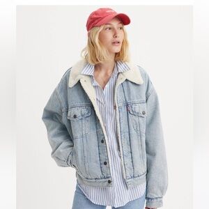 NWT Levi’s 90s trucker jacket